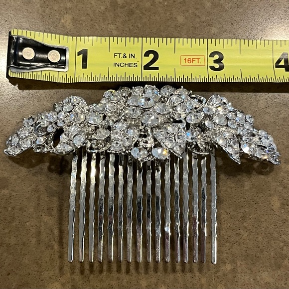 Stunning rhinestone bridal hair comb. main image 4